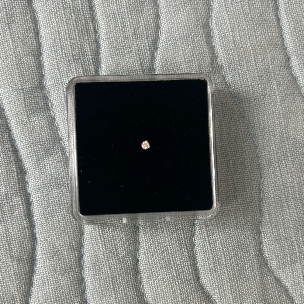 Elegant Diamond Stud Earring